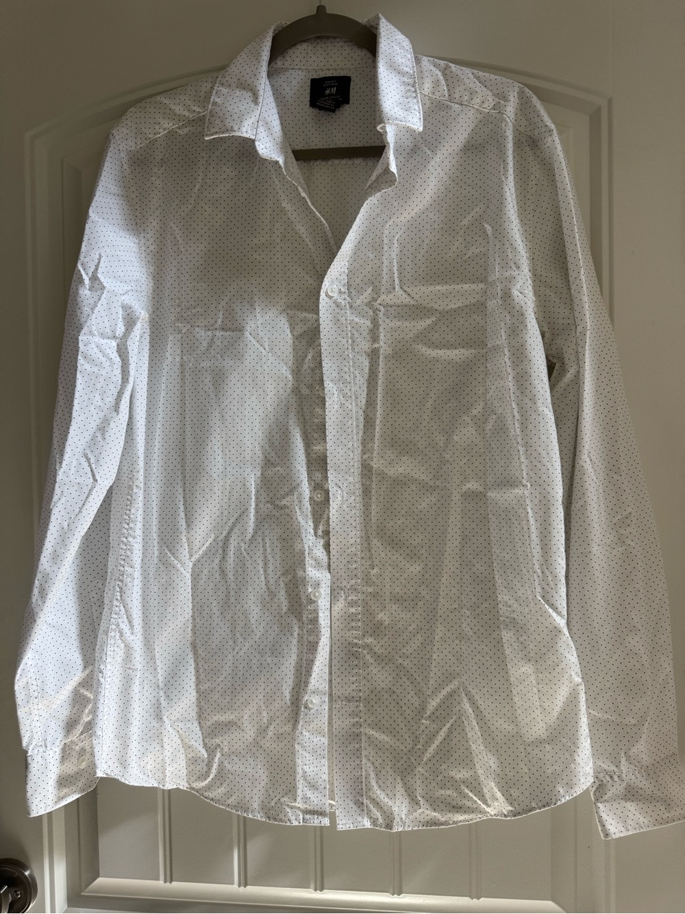 H&M White Button-Up Shirt with Tiny Black Dot Pattern - Men's